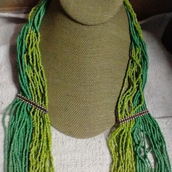 Long huge green 💚 🍏 multi layer seed bead necklace statement runway - Picture 2 of 4